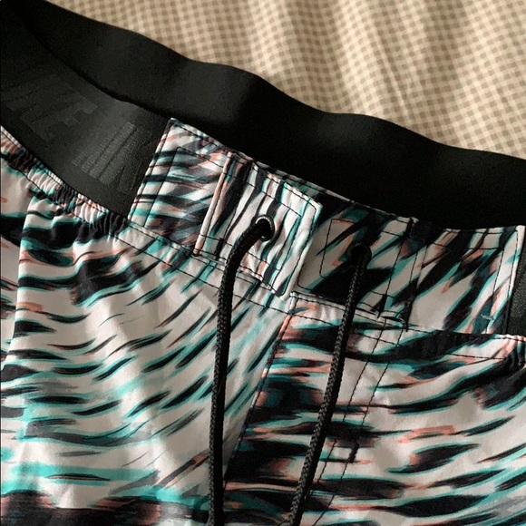 NIKE shorts - Picture 3 of 6